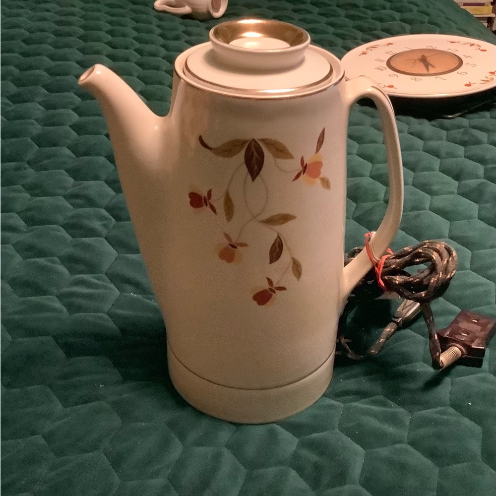HALLS JEWEL T AUTUMN LEAF ELECTRIC COFFEE POT